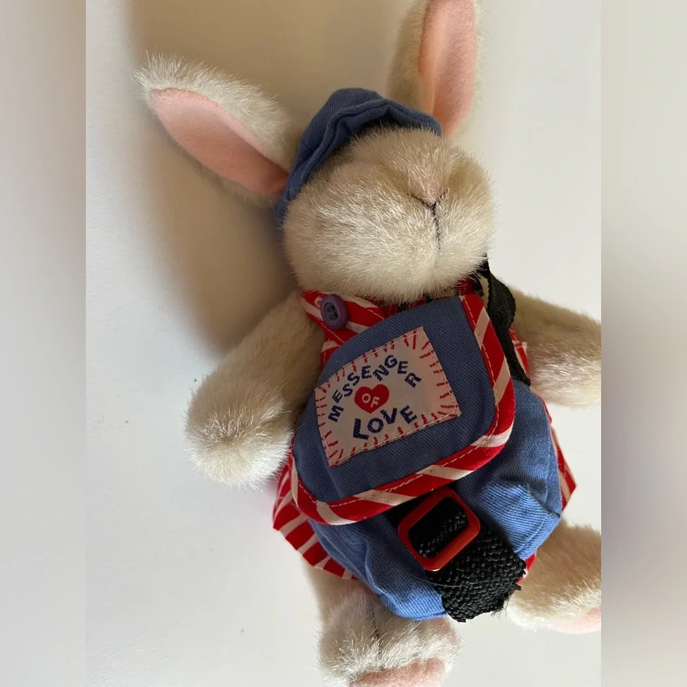 Vintage Muffy VanderBear Collection Hoppy VanderHare Messenger of Love Bunny ‘90